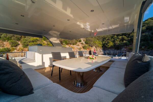 Trawler Alegria Yacht: Elevate your Blue Voyage with Flybridge Bar & Service.