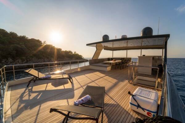 Trawler Alegria: Soak up the sun in luxurious flybridge comfort