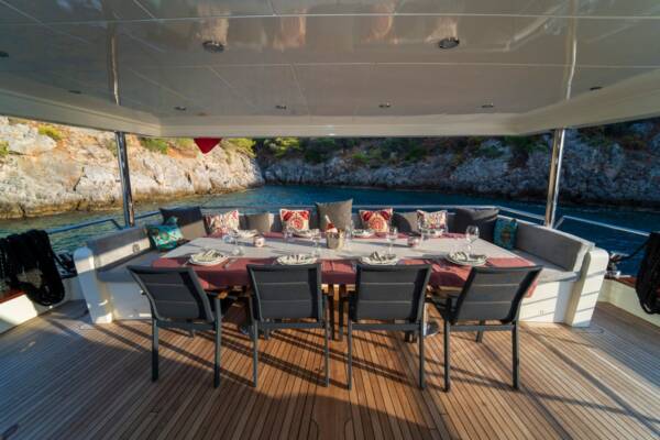 Enjoy alfresco dining in style on the Alegria Trawler Yacht's spacious aft deck fine dining area.