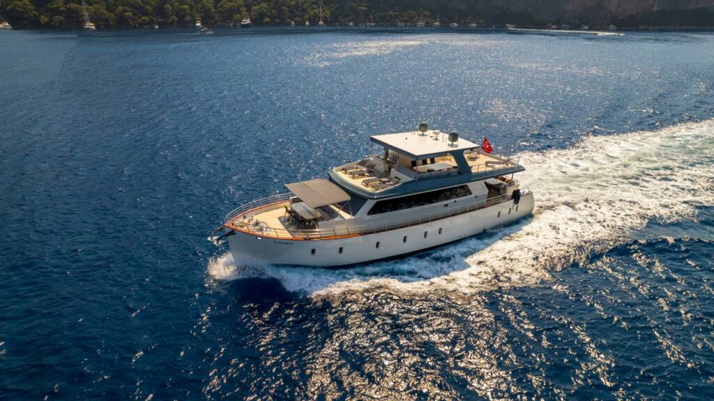 Trawler Alegria Yacht Charter