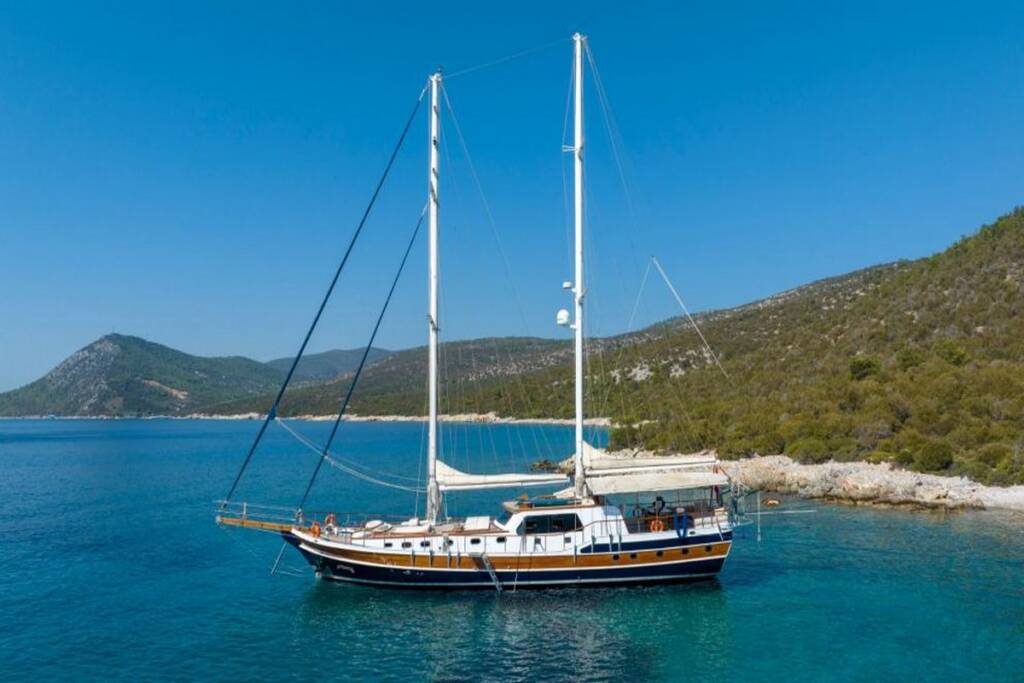 Anchor your worries in paradise: Gulet Artemis, a jewel on the Aegean, invites you to surrender to the bliss of Bodrum's blue escape.