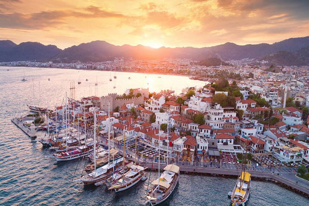 Escape to the charm of Marmaris Old Town. Board a majestic gulet and lose yourself in the turquoise paradise of the Aegean on your unforgettable blue cruise.