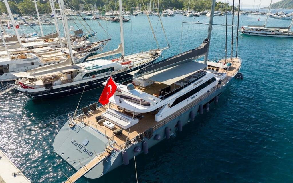 Yacht North Wind
