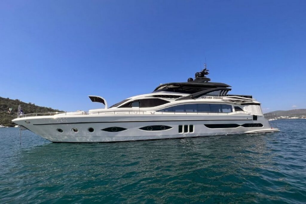 Celebrate weddings and parties in style aboard Yacht Den Den Istanbul, a luxurious yacht charter in Bodrum.