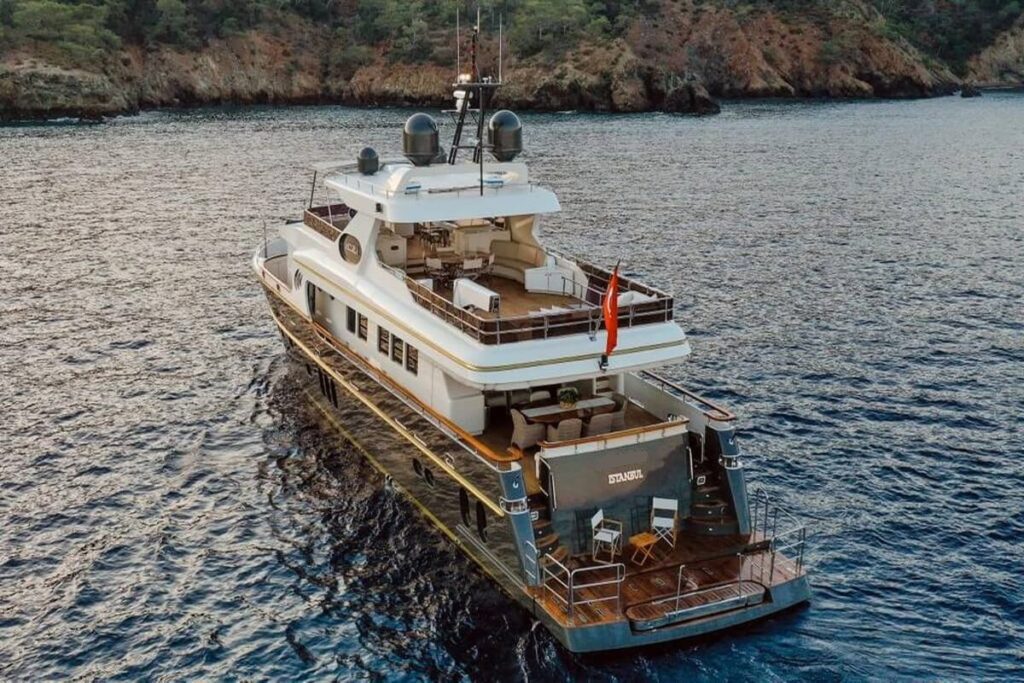 Yacht Falcon 80 Astoria
