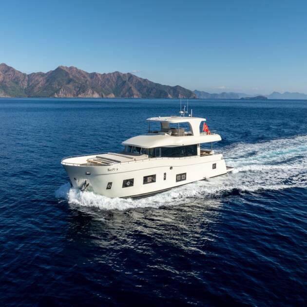 Front-profile-of-Motor-Yacht-TanWay-showcasing-its-sleek-and-modern-design