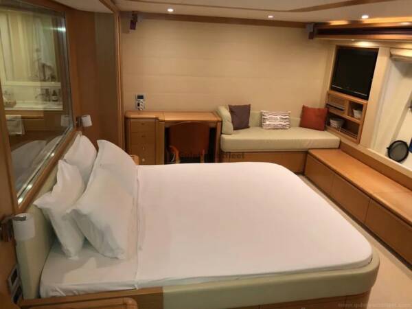 Ferretti 830 2008 Built Yacht For Sale - Image 32