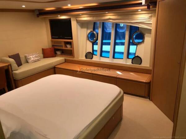 Ferretti 830 2008 Built Yacht For Sale - Image 35