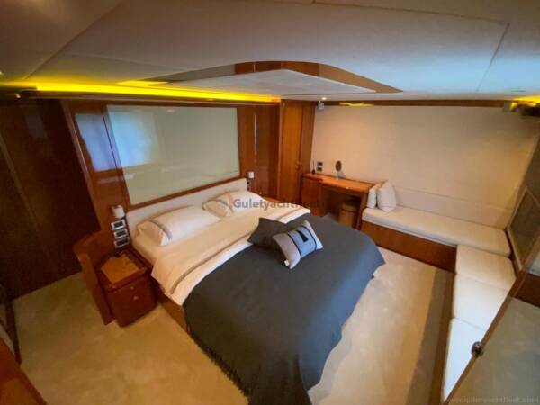 Ferretti 830 2008 Built Yacht For Sale - Image 17