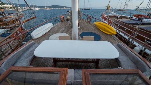 Optimist - Image 23