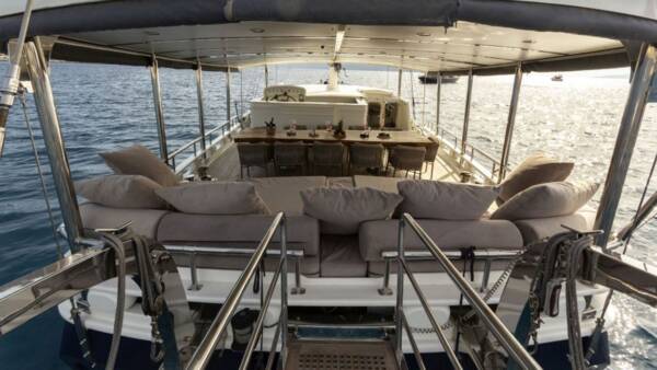 The Blue Sea - Image 12