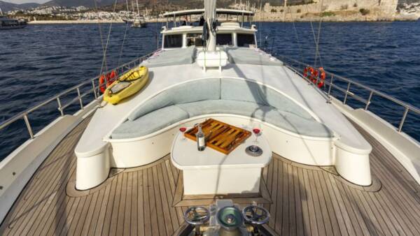 The Blue Sea - Image 9