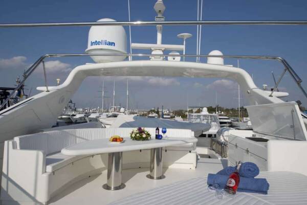 Falcon Island - Image 4