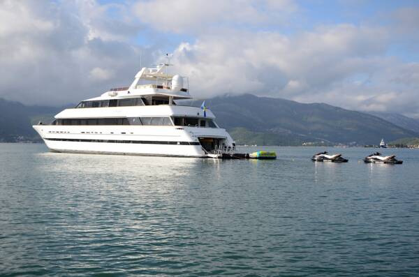 Ladyship - Image 6