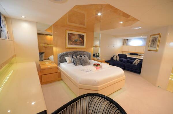 Ladyship - Image 16