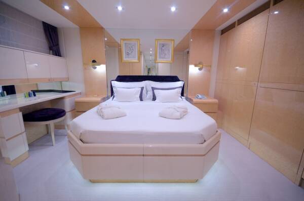 Ladyship - Image 18