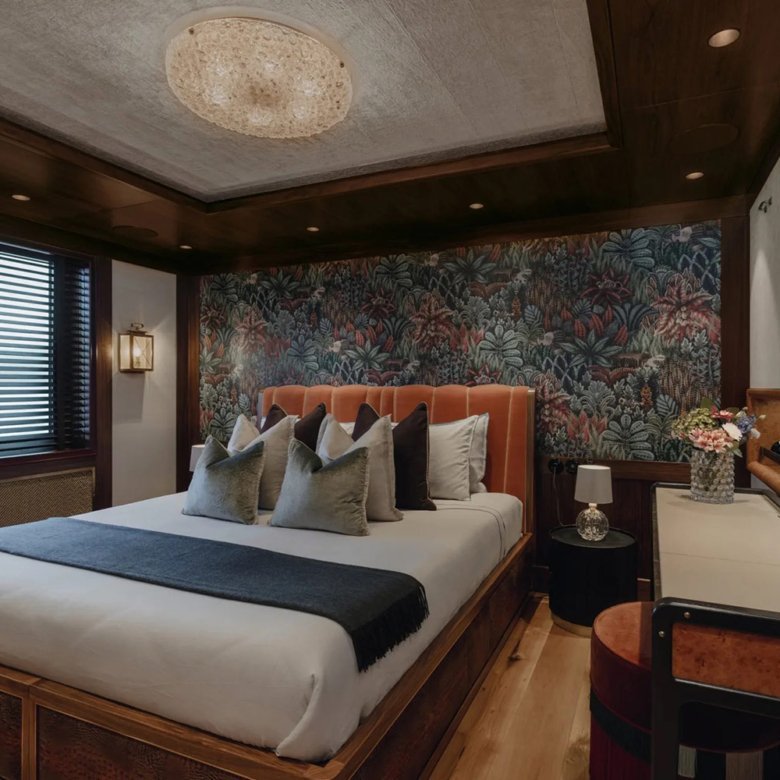 Pink Shadow Damen Yacht - Image 21