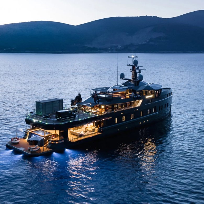 Pink Shadow Damen Yacht - Image 2