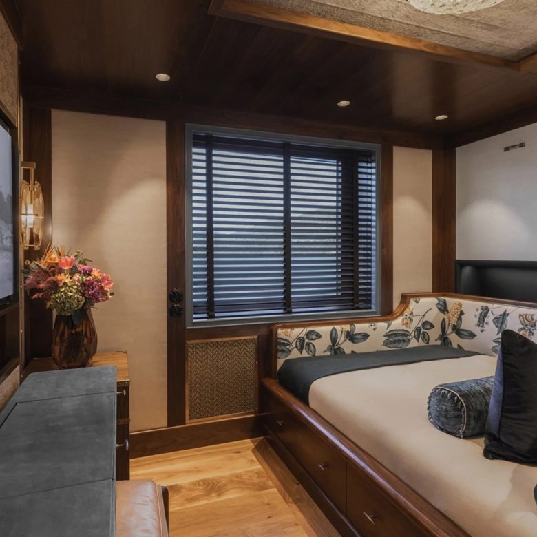 Pink Shadow Damen Yacht - Image 22