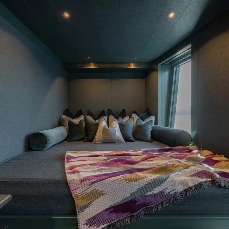 Pink Shadow Damen Yacht - Image 25